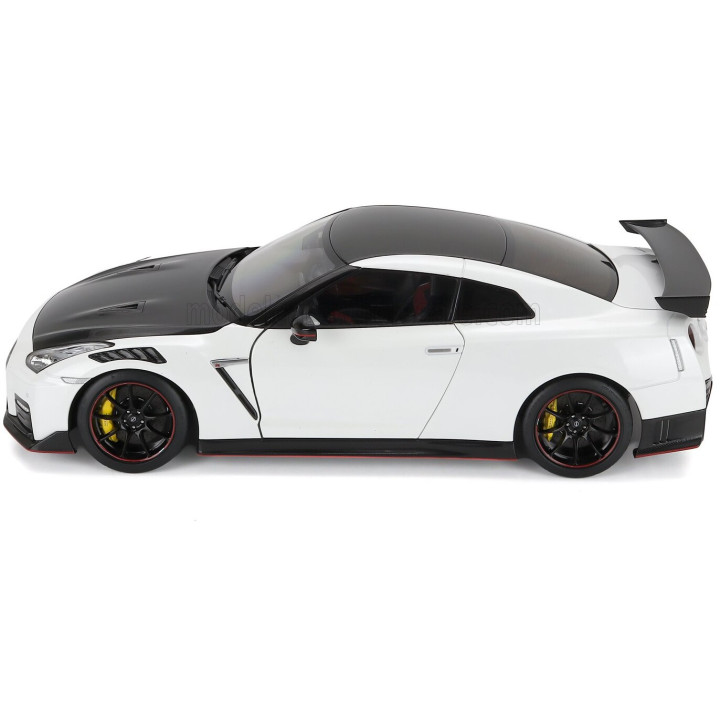 MOTORHELIX NISSAN GT-R NISMO (R35) SPECIAL EDITION 2022 - BRILLIAN WHITE PEARL 1/18