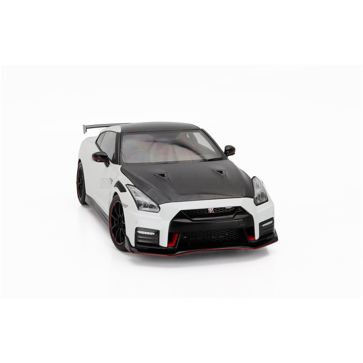 MOTORHELIX NISSAN GT-R NISMO (R35) SPECIAL EDITION 2022 - BRILLIAN WHITE PEARL 1/18