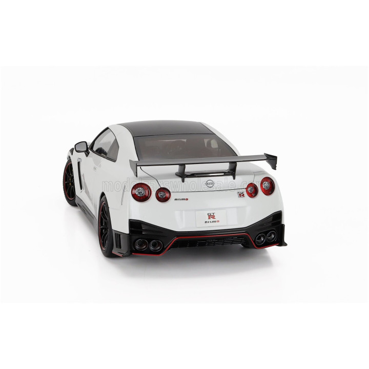 MOTORHELIX NISSAN GT-R NISMO (R35) SPECIAL EDITION 2022 - BRILLIAN WHITE PEARL 1/18