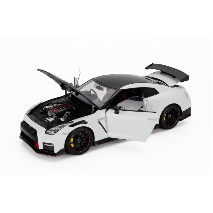 MOTORHELIX NISSAN GT-R NISMO (R35) SPECIAL EDITION 2022 - BRILLIAN WHITE PEARL 1/18