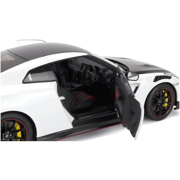 MOTORHELIX NISSAN GT-R NISMO (R35) SPECIAL EDITION 2022 - BRILLIAN WHITE PEARL 1/18