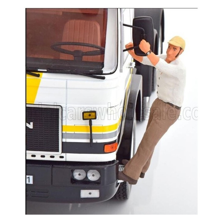 ROAD KINGS FIGURES MAN TRUCKER FRANZ HANGING AT HE TRUCK - WHITE BEIGE 1/18