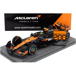 SPARK MODEL McLAREN F1 MCL39 TEAM MCLAREN N 4 WORLD CHAMPION WINNER HUNGARIAN GP (WITH PIT BOARD 200 MCLAREN F1 GP WINS) 2025