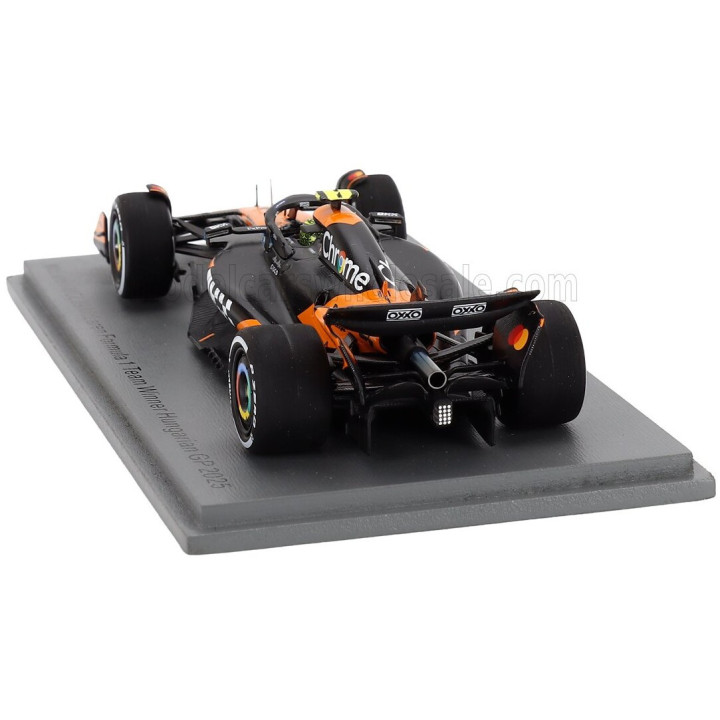 SPARK MODEL McLAREN F1 MCL39 TEAM MCLAREN N 4 WORLD CHAMPION WINNER HUNGARIAN GP (WITH PIT BOARD 200 MCLAREN F1 GP WINS) 2025