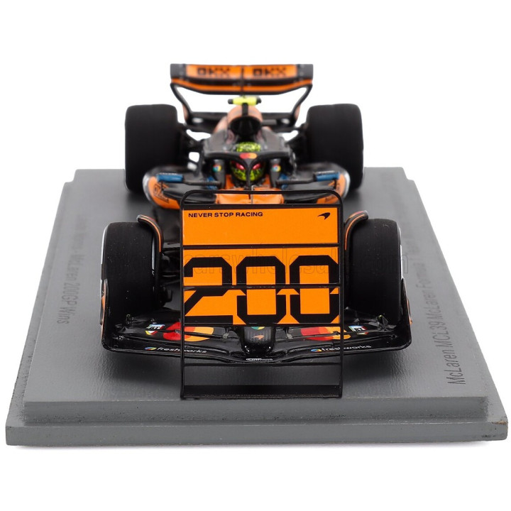 SPARK MODEL McLAREN F1 MCL39 TEAM MCLAREN N 4 WORLD CHAMPION WINNER HUNGARIAN GP (WITH PIT BOARD 200 MCLAREN F1 GP WINS) 2025