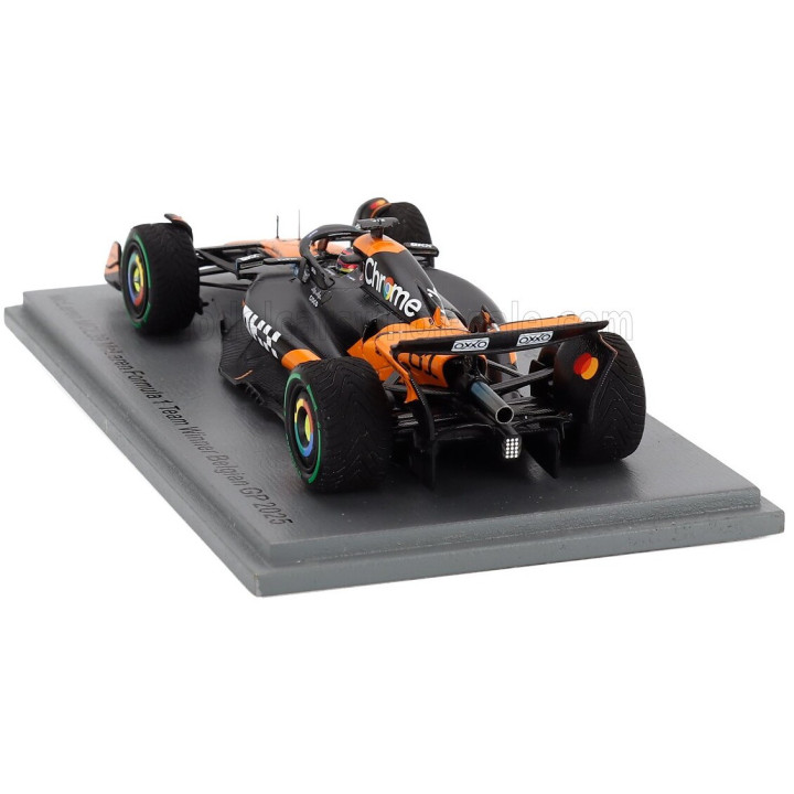 SPARK MODEL McLAREN F1 MCL39 TEAM MCLAREN N 81 WINNER BELGIUM GP (WITH RAIN TIRES) 2025 OSCAR PIASTRI - ORANGE BLACK 1/43