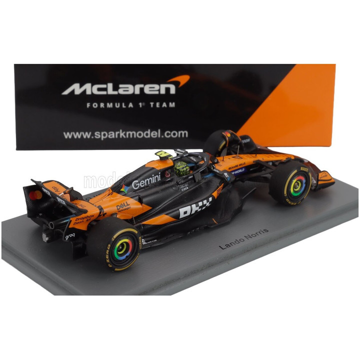 SPARK MODEL McLAREN F1 MCL39 TEAM MCLAREN N 4 WORLD CHAMPION WINNER BRAZILIAN GP WITH PIT BOARD 2025 LANDO NORRIS - ORANGE