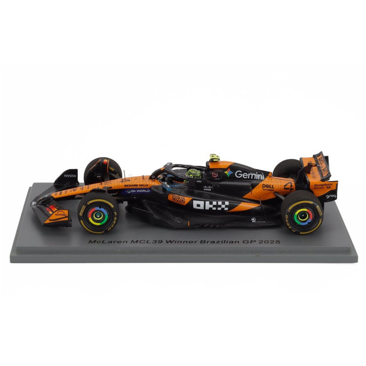 SPARK MODEL McLAREN F1 MCL39 TEAM MCLAREN N 4 WORLD CHAMPION WINNER BRAZILIAN GP WITH PIT BOARD 2025 LANDO NORRIS - ORANGE