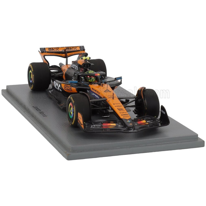 SPARK MODEL McLAREN F1 MCL39 TEAM MCLAREN N 4 WORLD CHAMPION WINNER BRAZILIAN GP WITH PIT BOARD 2025 LANDO NORRIS - ORANGE
