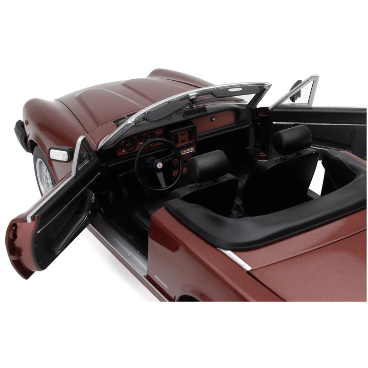TOURING MODELCARS FIAT 124 PININFARINA SPIDER EUROPA CABRIOLET SOFT-TOP 1982 - BROWN MET 1/18