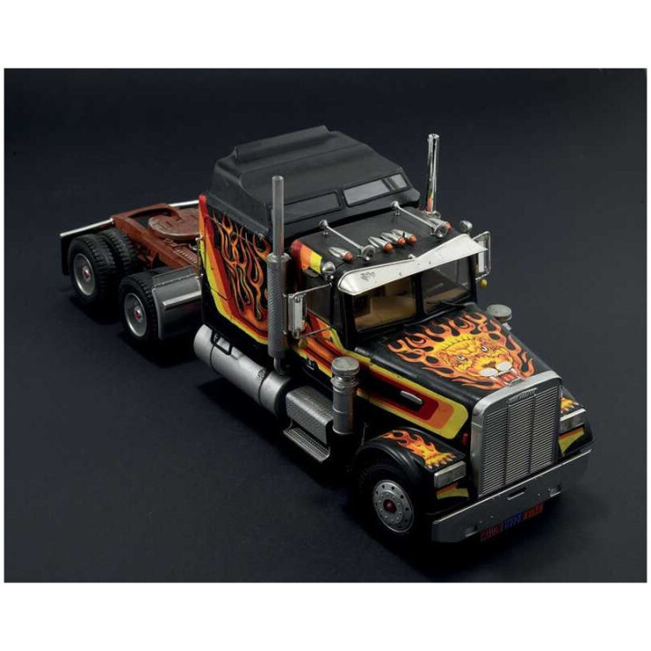 Model Kit truck 90785 - Freighliner Aerodyne (1:24)