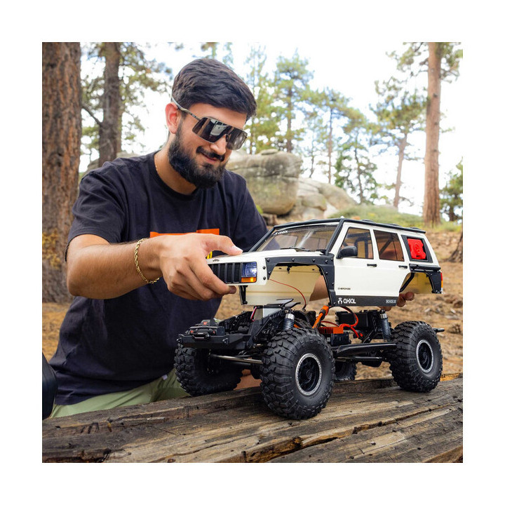 Axial SCX10 III Jeep Cherokee XJ 4WD 1:10 RTR bílý