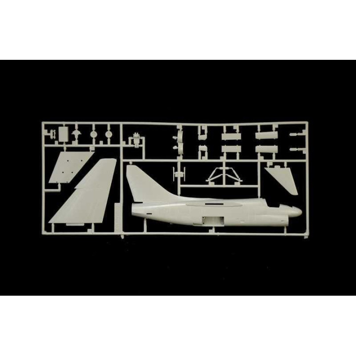 Model Kit letadlo 1411 - A-7E Corsair II (1:72)