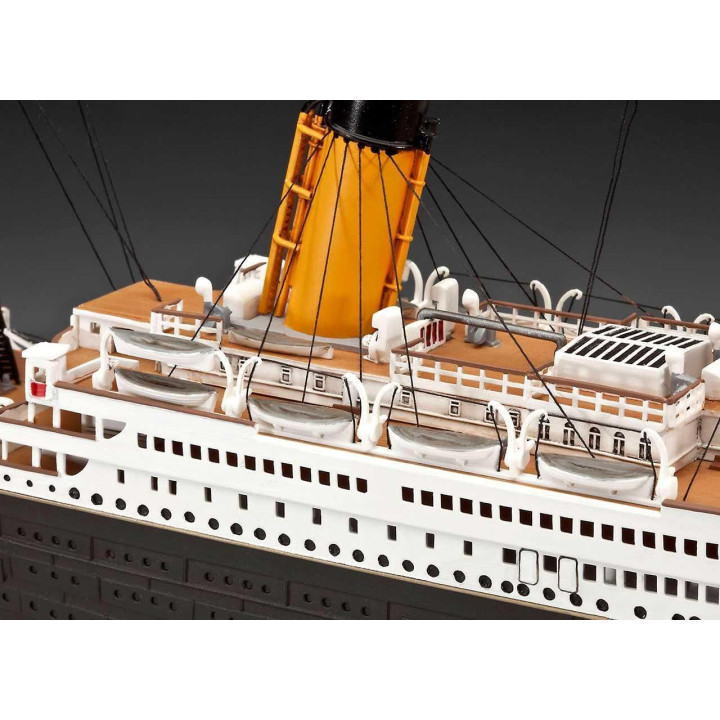 Gift-Set 05715 - R.M.S. Titanic - 100th anniversary edition (1:400)