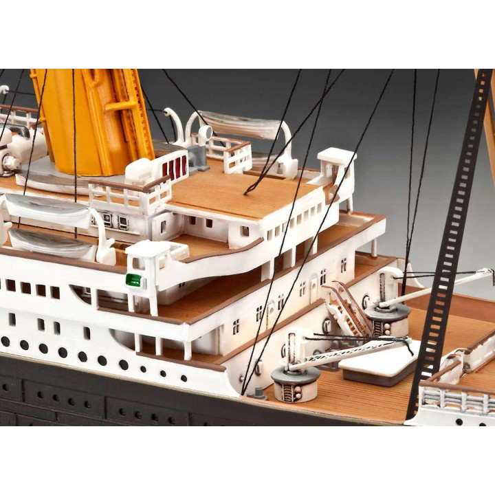 Gift-Set 05715 - R.M.S. Titanic - 100th anniversary edition (1:400)