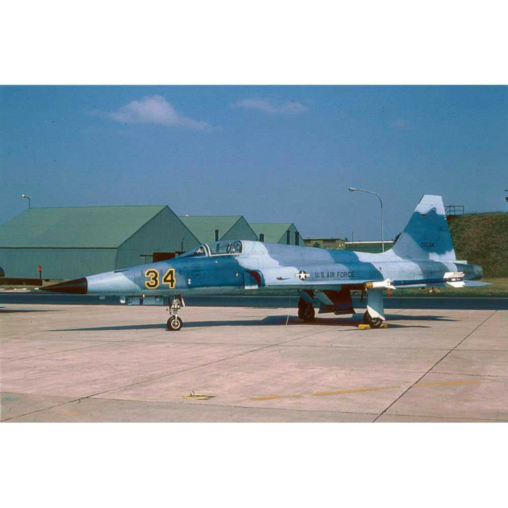 Plastic ModelKit letadlo 03947 - F-5E Tiger (1:144)