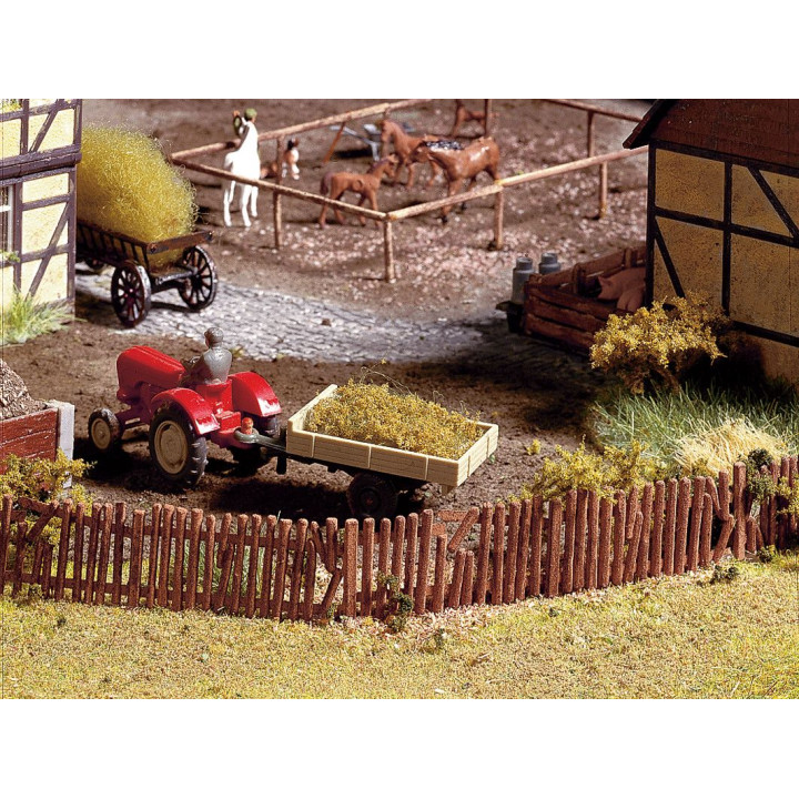 Plot - Zanedbaný plot 1,6cm vysoký, 0,91m dlhý