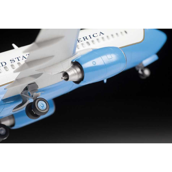 Model Kit letadlo 7027 - Boeing 737-700/C-40B (1:144)