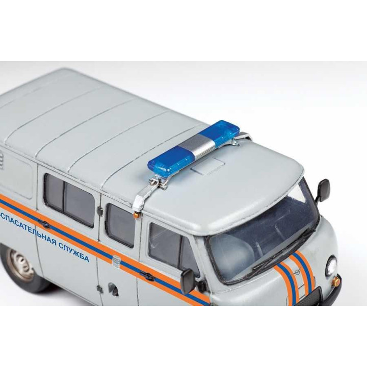 Model Kit auto 43002 – Emergency Service UAZ "3909" (1:43)