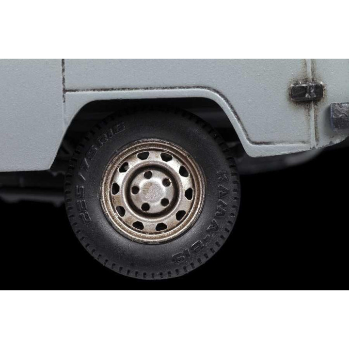 Model Kit auto 43002 – Emergency Service UAZ "3909" (1:43)