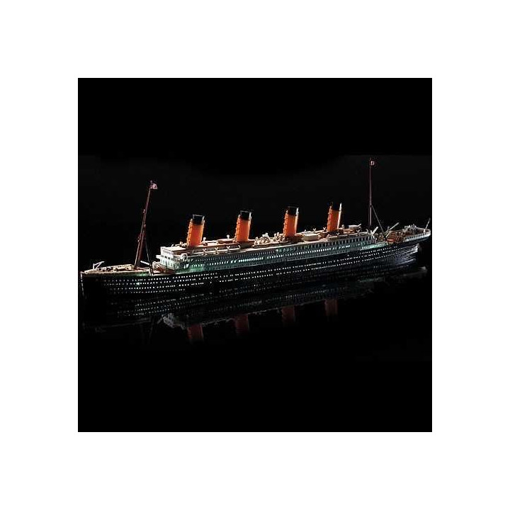 Model Kit loď 14220 - R.M.S. TITANIC + LED SET MCP (1:700)