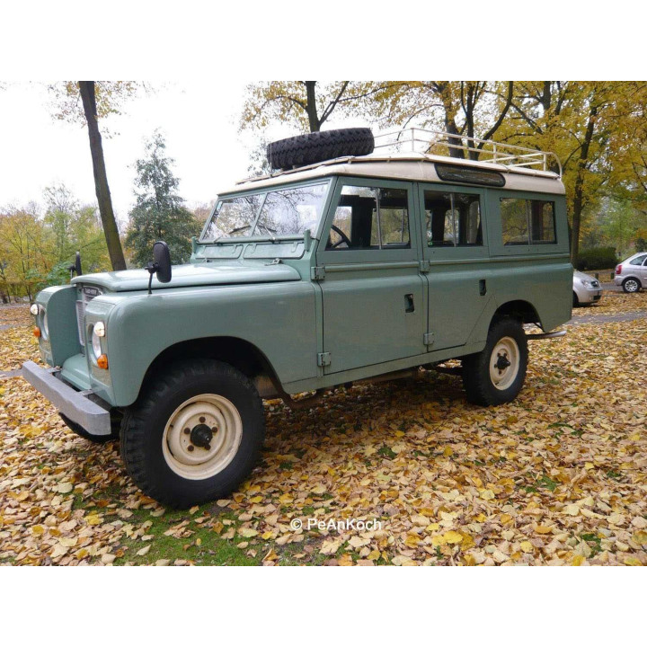 Plastic ModelKit auto 07047 - Land Rover Series III (1:24)