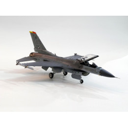Tamiya US F-16CJ Fighting Falcon 1:72