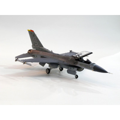 Tamiya US F-16CJ Fighting Falcon 1:72