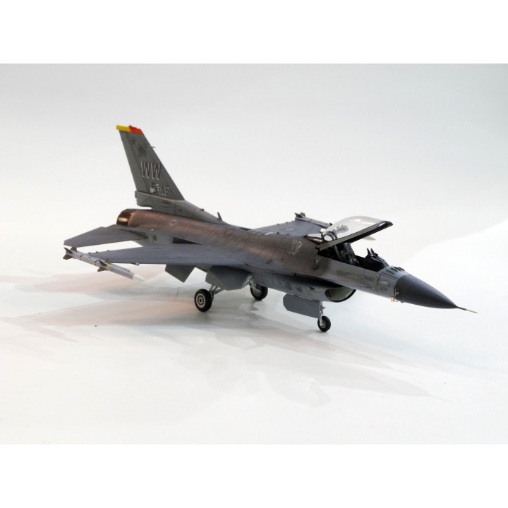 Tamiya US F-16CJ Fighting Falcon 1:72