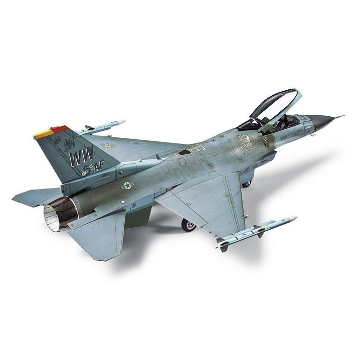 Tamiya US F-16CJ Fighting Falcon 1:72