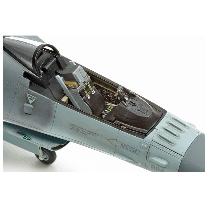 Tamiya US F-16CJ Fighting Falcon 1:72